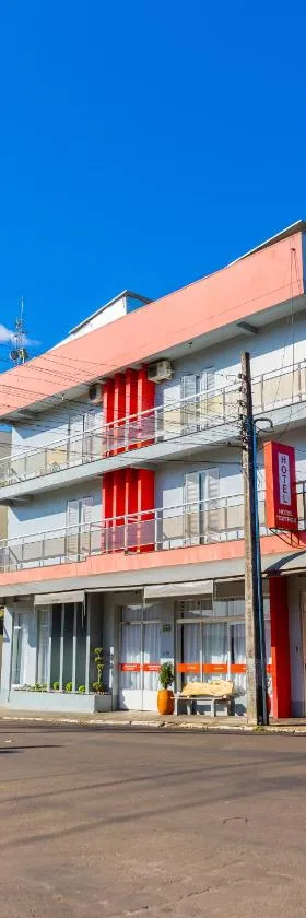 Teuthos Hotel，位于Teutônia的酒店