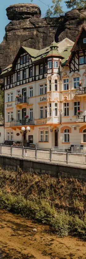 Hotel Labe，位于赫任斯科的酒店
