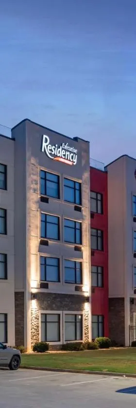 Best Western Plus Executive Residency Rigby's Water World Hotel，位于华纳罗宾斯的酒店