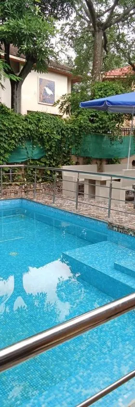 Luxury Villa Large Private Pool，位于莱查克的酒店