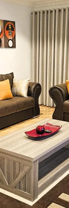 Grey Oak Holiday House，位于布拉瓦约的酒店