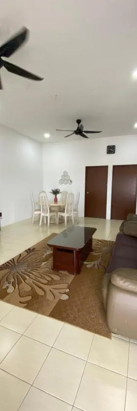 Ikhwan HOMESTAY CHERATING，位于Kampong Baharu的酒店