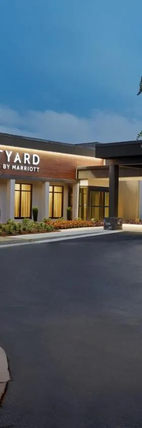 Courtyard by Marriott Charlottesville，位于夏洛茨维尔的酒店