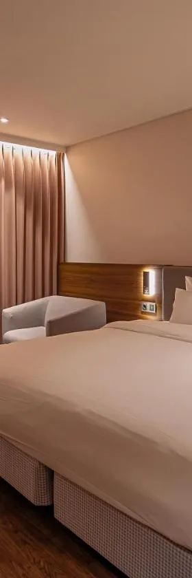 Cloud in Hotel Mokpo Peace Square，位于木浦市的酒店