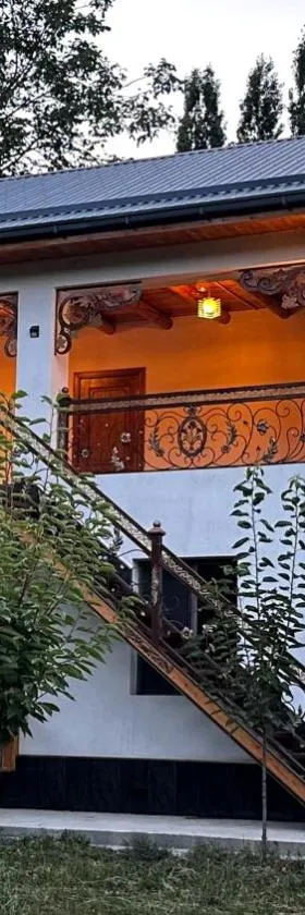 Hayat guesthouse nuratau mountain，位于Yukary-Ukhum的酒店