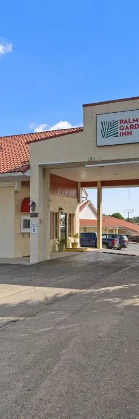 Palms Garden Inn，位于Ellisville的酒店