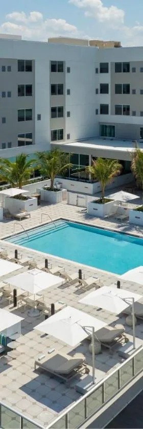 Element Melbourne Oceanfront，位于墨尔本的酒店
