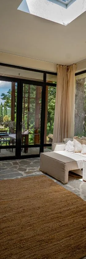 MAYA- Villas On The Lake，位于Curchi的酒店