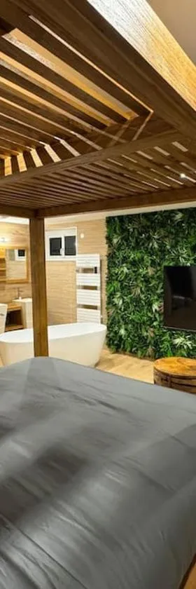 F & C Love Spa, Sauna and Tantra，位于Chartrettes的酒店