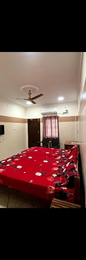 AJR HALL AND A/C ROOMS，位于Arumuganeri的酒店