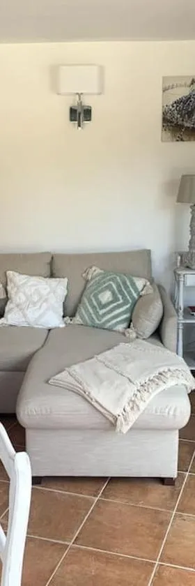 Appartement bas de maison，位于Lavilledieu的酒店