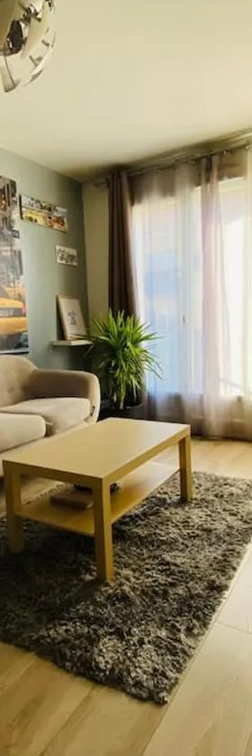 Appartement 2 chambres，位于Mantes-la-Ville的酒店