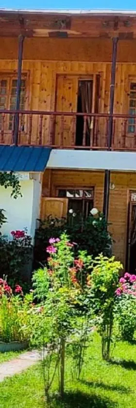Guest House Waterfall，位于Mazeri的酒店