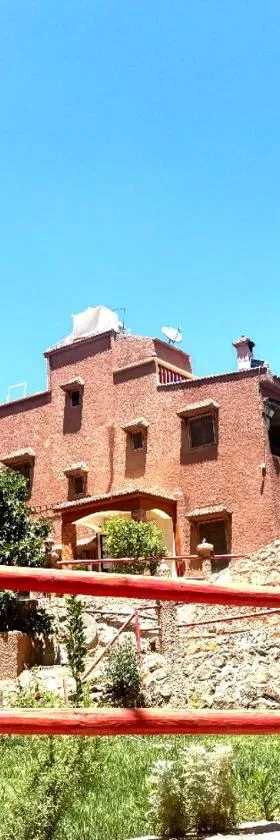 Gite Marbie maison rurale, une expérience naturelle unique, au coeur du moyen atlas, Maroc，位于Kasba Tibouda的酒店