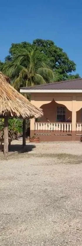 DadaG's Guest House，位于蓬塔戈尔达的酒店