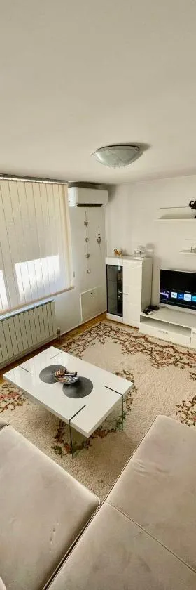 Garden House，位于图兹拉的酒店