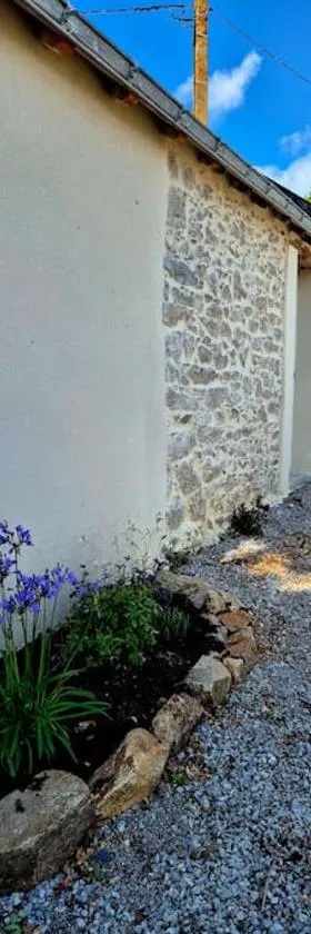 gîte de félicité, calme et nature，位于萨韦奈的酒店