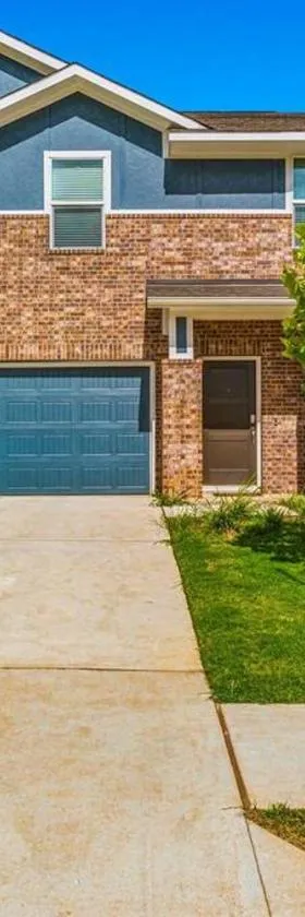 Entire house near airport & COTA，位于德尔瓦耶的酒店