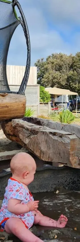 Hīmatangi Beach TOP 10 Holiday Park，位于Oroua Downs的酒店