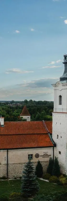 Hotel Podklasztorze，位于苏莱吉的酒店
