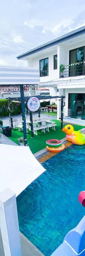Fhamai Pool Villa Pattaya (บ้านฟ้าใหม่ พูลวิลล่า)，位于班怀雅的酒店