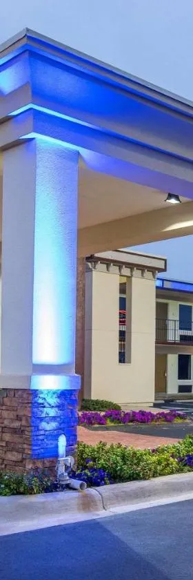 塞尔玛伊克诺宾馆，位于Selma的酒店