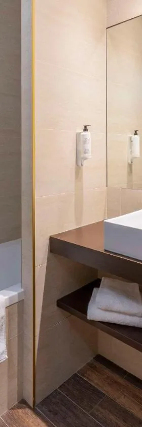 Best Western Terre de Provence，位于勒卡内代莫尔的酒店