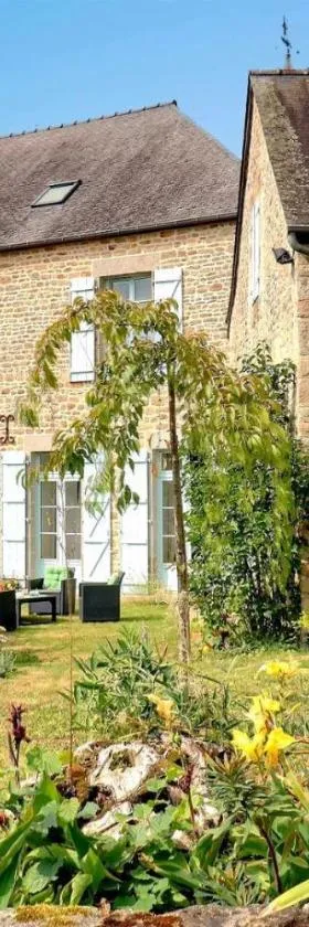 O jardin sakura，位于Les Portes du Coglais的酒店