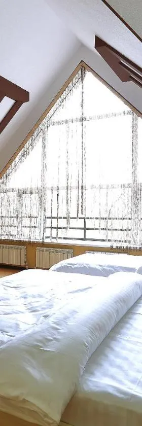 Hotel Seven Seasons，位于Chilanzar的酒店