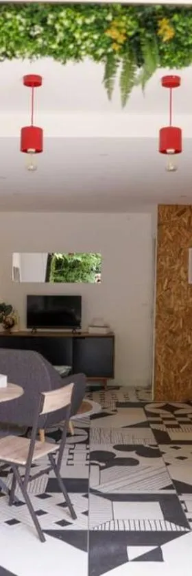 Appartement rez-de-chaussée et patio，位于伊泽尔河畔的罗曼的酒店