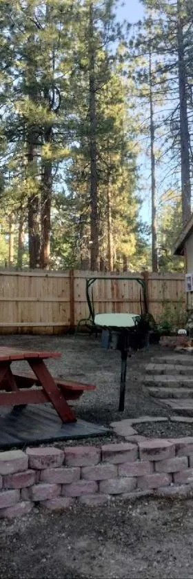 Big Bear Lake - Tulip Lane Cabin #26，位于大熊湖的酒店