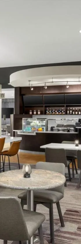 Courtyard by Marriott Omaha Bellevue at Beardmore Event Center，位于贝尔维尤的酒店