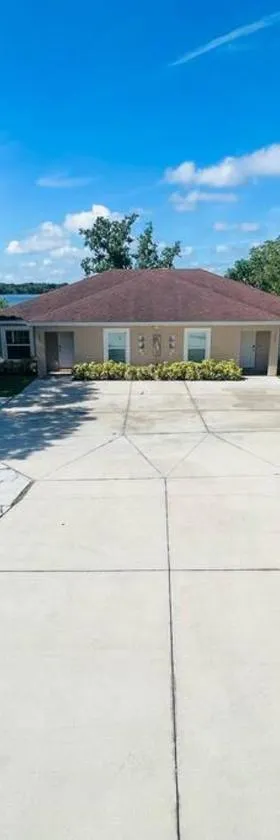 3Bed 2Bath Spacious-LakeHomeAceLoc4milesLEGOLAND，位于Cypress Gardens的酒店
