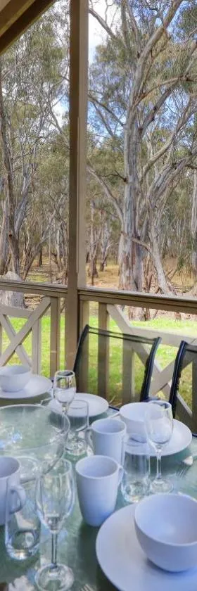 Deniliquin Riverside Caravan Park，位于德尼利昆的酒店