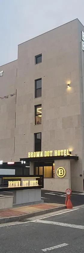 Mokpo Brown Dot Hotel Namak，位于木浦市的酒店