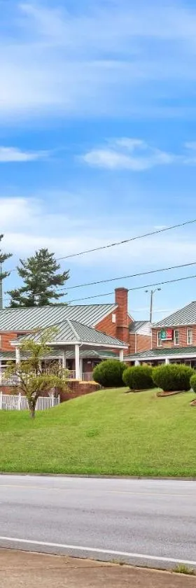 Econo Lodge Waynesboro - Skyline Drive，位于韦恩斯伯勒的酒店