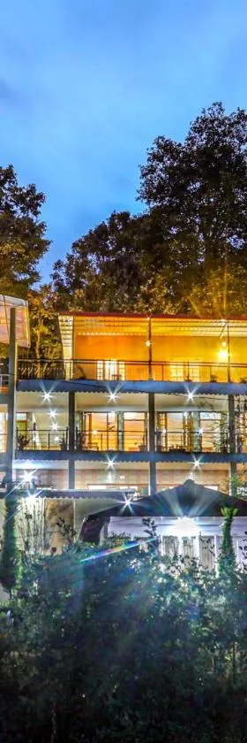 Blossom Hideaway Kausani，位于考萨尼的酒店