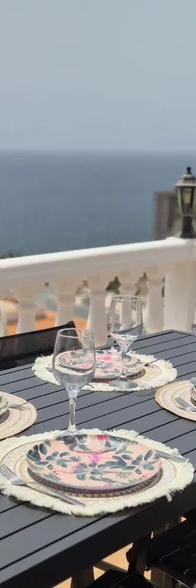 Ocean view sunset terrace - near Anfi del Mar，位于Los Caideros的酒店