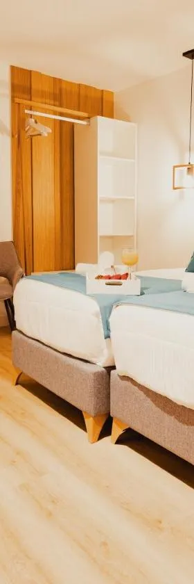 HOTEL LOTUS，位于卡尔达斯·德·雷斯的酒店