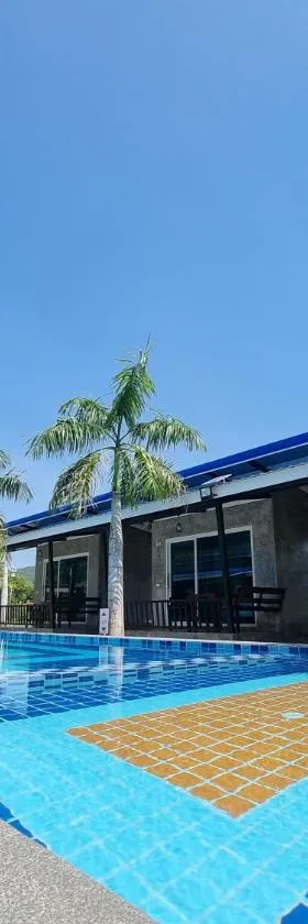 ต้นหว้ารีสอร์ท，位于柴老海滩的酒店