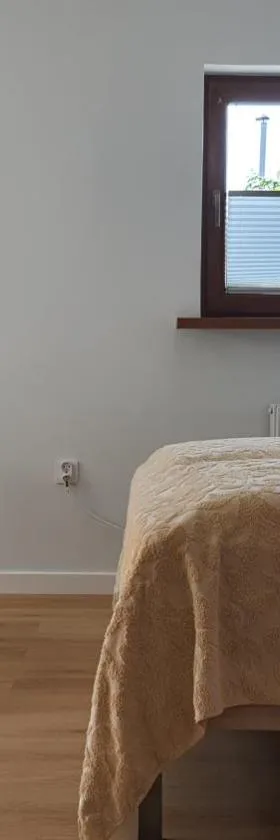 Kawalerka 40 m 2 osoby ulica Porzeczkowa Torun，位于托伦的酒店