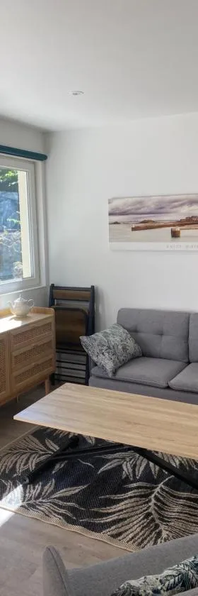 Maison 2 pièces dans parc privé, forêt, loisirs, ecuries de chevaux，位于勒库德雷·蒙特考克斯的酒店