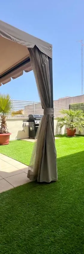 Piso con terraza a 5 min del mar，位于阿尔卡纳尔的酒店