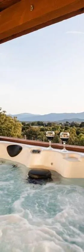 Country Hot Tub Hideaway with Amazing Views，位于Ranchita的酒店