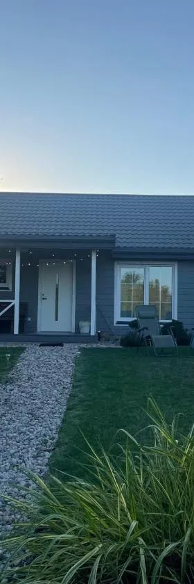 Cozy holiday house with sauna and entertainment，位于Puskelniai的酒店
