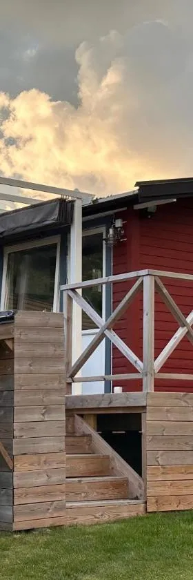 Backstugan - litet hus med storslaget läge，位于维斯特拉弗伦达的酒店