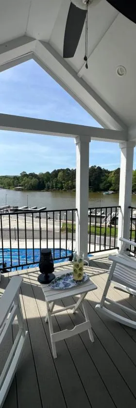 Tiny Lakeside Retreat，位于Denver的酒店