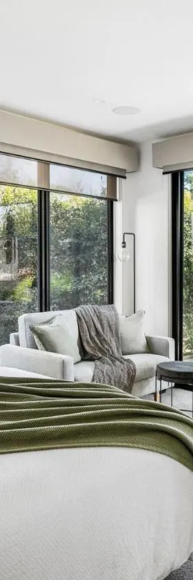 Studio One - Luxe Apartment, across from beach, walk to local shops，位于玛莎山的酒店