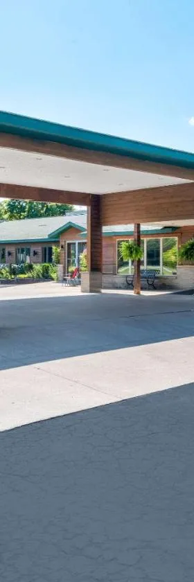 Quality Inn & Suites Munising，位于Wetmore的酒店