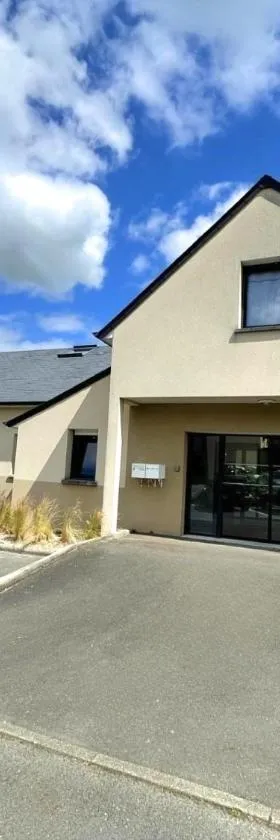 Ducey Appart'Hôtel - Les Rivières，位于迪塞的酒店